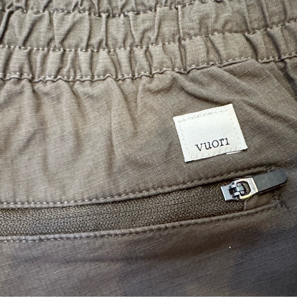 NWOT Vuori Ripstop Pants in Dark Oregano. Size Medium. Lightweight - Picture 7 of 10